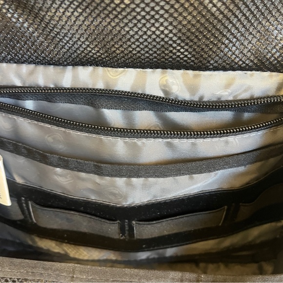 SwissGear Black Travel Toiletry Bag - Picture 10 of 12